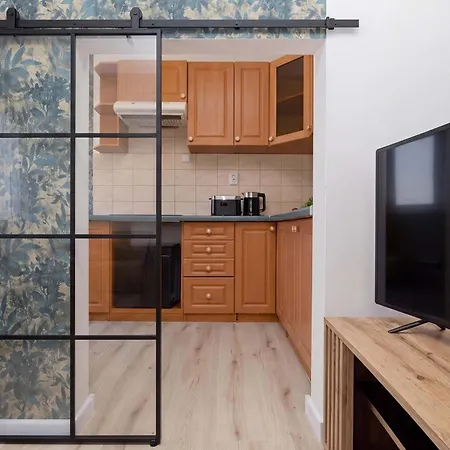 Compact Near The Underground By Renters