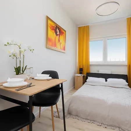 Compact Near The Underground By Renters Varsóvia