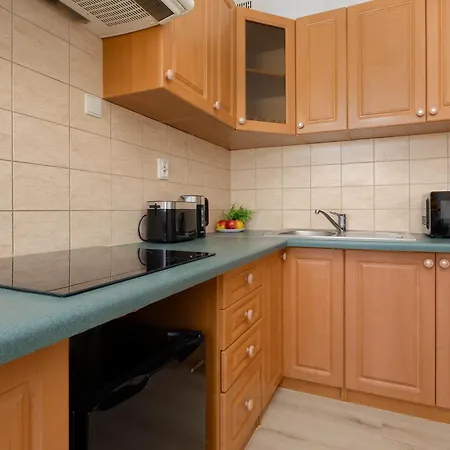 Compact Near The Underground By Renters *