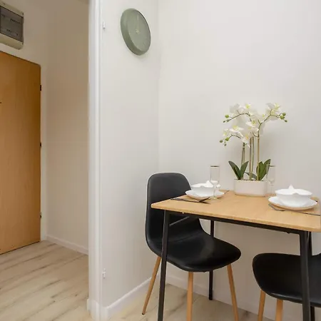 Apartamento Compact Near The Underground By Renters