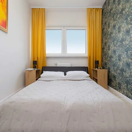 Compact Near The Underground By Renters Apartamento