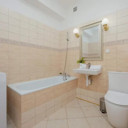 Compact Near The Underground By Renters Varsóvia