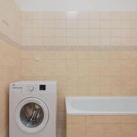 Compact Near The Underground By Renters Apartamento *